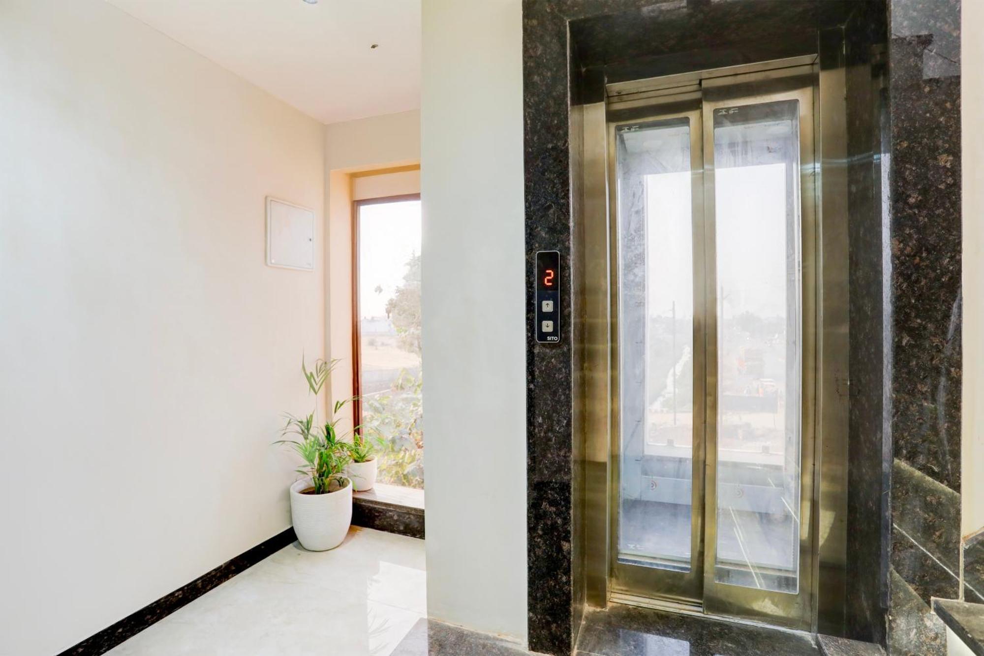 Super Collection O Belgacihia Near Kolkata Railway Station Hotel Gwalior Exterior photo